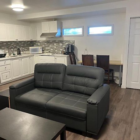 Starting Point Family House Hotel Saanich Екстериор снимка